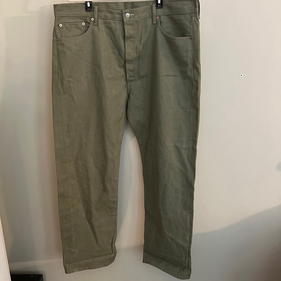 Men's Levi's 501 Jeans Button Fly Straight Leg Original Fit W42 L32 Olive Green - Picture 1 of 8